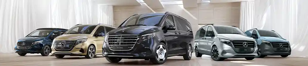 Mercedes Benz V-Klasse in einer idyllischen bergischen Landschaft, umgeben von sanften Hügeln und grünen Wiesen. Perfekte Darstellung von Komfort und Naturverbundenheit