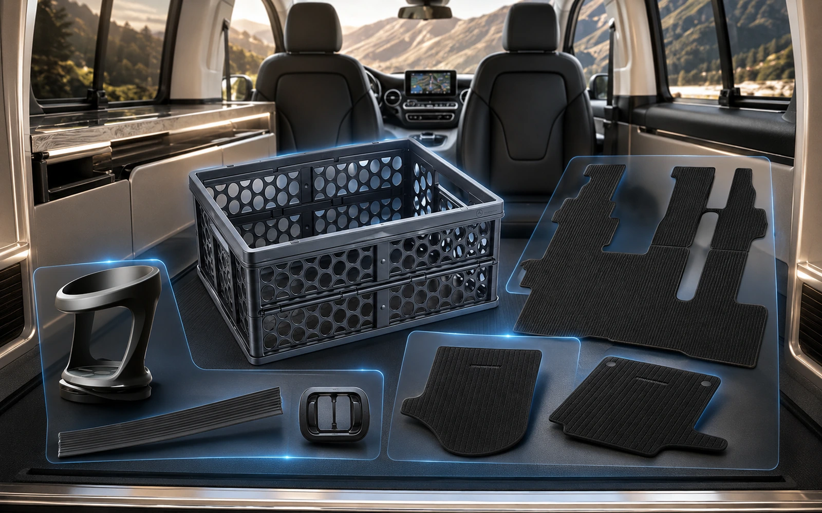 Innenraum eines Mercedes-Benz Marco Polo Campervans mit Zubehör wie Kofferraumwanne, Fußmatten, Klappbox, Getränkehalter und Schutzleisten.