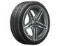Preview: Schrägansicht eines AMG Leichtmetallrades mit sportlichem 5-Speichen-Design und montiertem Reifen. Die Felge hat eine edle, glanzgedrehte Oberfläche in Tantalgrau. Preview: Schrägansicht eines AMG Leichtmetallrades mit sportlichem 5-Speichen-Design und montiertem Reifen. Die Felge hat eine edle, glanzgedrehte Oberfläche in Tantalgrau.