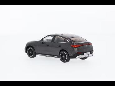 Preview: Das handmontierte GLC Coupé C254 Miniaturmodell begeistert mit Detailtreue und Präzision.