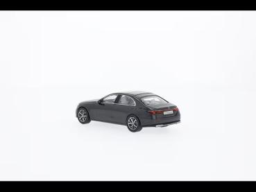Preview: Mercedes-Benz E-Klasse Modell – Präzision in Miniatur