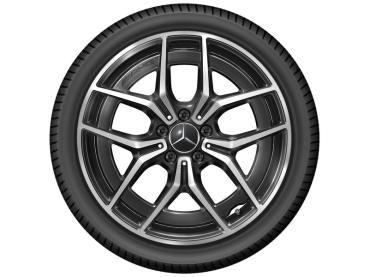 Preview: Schwarze Mercedes-Benz Leichtmetallfelge mit fünf Doppelspeichen und montiertem Reifen, frontale Ansicht.