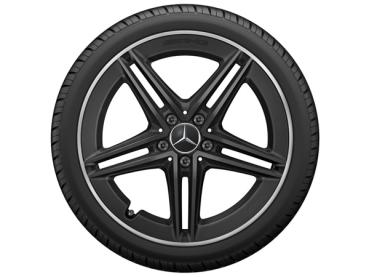 Schwarze AMG Leichtmetallfelge mit fünf Doppelspeichen und silberner Akzentlinie, montiert mit einem Reifen. Das Mercedes-Benz Logo ist zentral in der Radnabe platziert. Schwarze AMG Leichtmetallfelge mit fünf Doppelspeichen und silberner Akzentlinie, montiert mit einem Reifen. Das Mercedes-Benz Logo ist zentral in der Radnabe platziert.