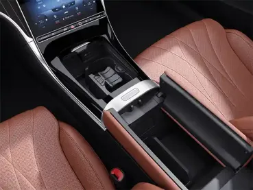 Mittelkonsole mit Getränkehalter