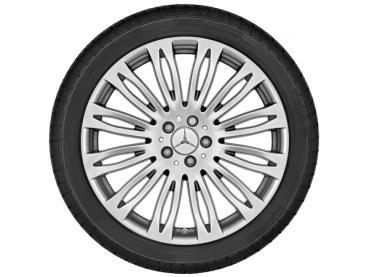 Original Mercedes-Benz Vielspeichen-Leichtmetallrad in 20 Zoll für S-Klasse W222, glanzgedreht und poliert in Thuliumsilber, Vorderachse, CO₂-relevant. Original Mercedes-Benz Vielspeichen-Leichtmetallrad in 20 Zoll für S-Klasse W222, glanzgedreht und poliert in Thuliumsilber, Vorderachse, CO₂-relevant.