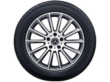 AMG Vielspeichen-Leichtmetallrad 20 Zoll glanzgedreht in Titangrau montiert an Mercedes G-Klasse W463 – Original Mercedes-Benz Felge mit sportlich-elegantem DesignAMG Vielspeichen-Leichtmetallrad 20 Zoll glanzgedreht in Titangrau montiert an Mercedes G-Kl