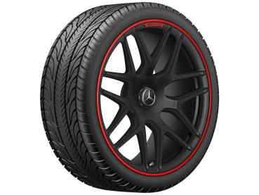 Preview: AMG Schmiederad 22 Zoll Kreuzspeichen-Design G-Klasse Baureihe 463 A46340120009Y15 Preview: AMG Schmiederad 22 Zoll in Kreuzspeichen-Design, schwarz matt mit roten Akzenten, passend für Mercedes-Benz G-Klasse BR463, Artikelnummer A46340120009Y15 – hochwertiges Original-Leichtmetallrad von Mercedes-AMG