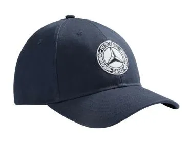 Navyfarbene Cap aus 100 % Baumwoll-Twill mit gesticktem Classic-Logo auf der Vorderseite, geschwungener Schirm und elegantes Design.