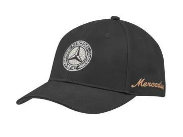Schwarze Mercedes-Benz Cap mit gesticktem Classic-Stern-Logo auf der Vorderseite und goldfarbenem gesticktem ‚Mercedes‘-Schriftzug an der Seite, größenverstellbar mit klassischem Design.
