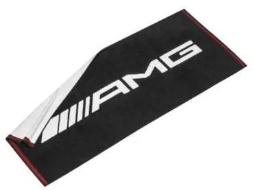 Schwarzes AMG-Strandtuch mit großem weißen AMG-Logo und roten Akzenten an den Rändern, elegant gefaltet und aus hochwertigem Material gefertigt.