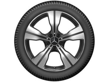 5-Speichen-Rad Schwarz Glanzgedreht 245/45 R18 100V XL Goodyear UltraGrip 8 Performance MO