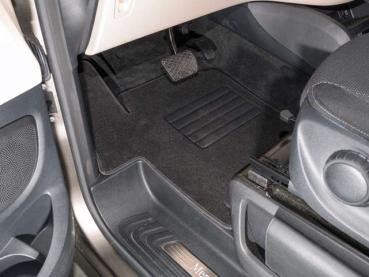 Preview: Hochwertiger Veloursteppich mit integriertem Trittschutz für das Marco Polo Fahrerhaus