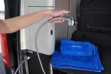 Westfalia Außendusche für den Mercedes-Benz Marco Polo – perfekte Ergänzung für Camping und Freizeit.