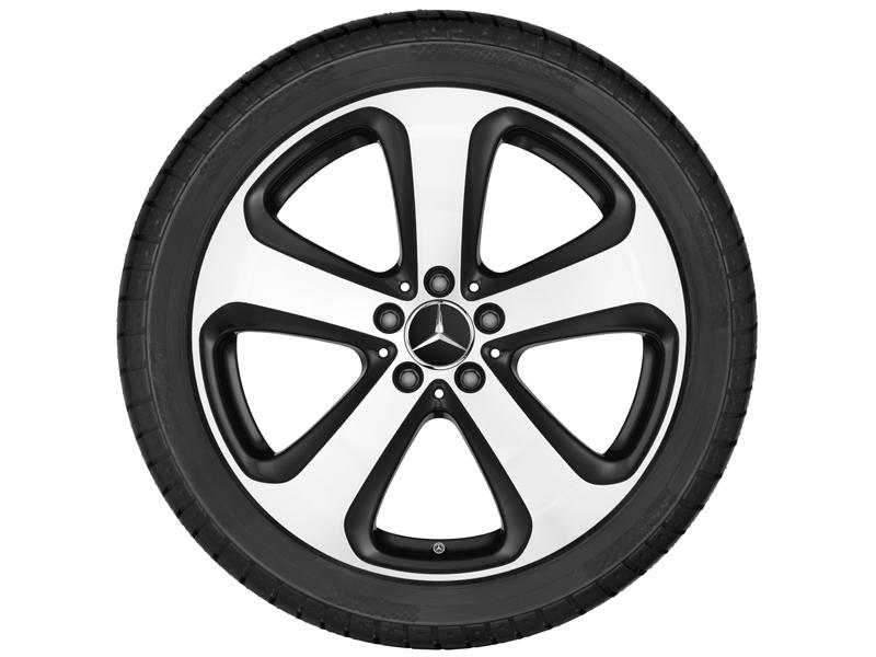 Original Mercedes-Benz 5-Speichen-Leichtmetallfelge 19 Zoll glanzgedreht in Schwarz für GLC C253 und X253 – Ansicht der Felge in schräger Draufsicht mit sichtbarem Design und glanzgedrehter Oberfläche
