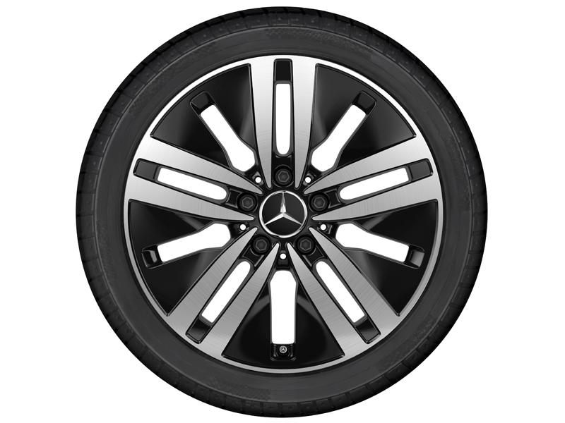 Original Mercedes-Benz Alufelge in Schwarz mit glanzgedrehten Speichen, Stern-Logo in der Mitte, symmetrische Frontansicht.