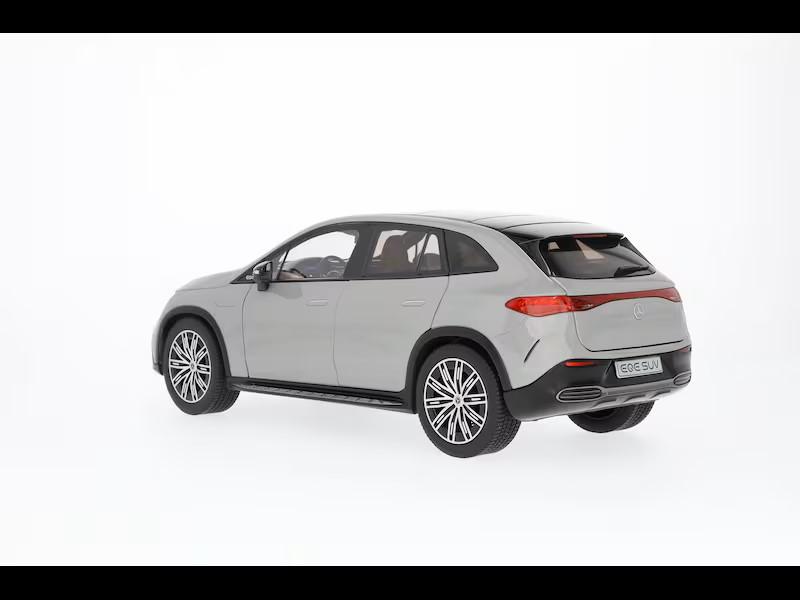 Hochwertiges Modellauto EQE SUV AMG Line X294