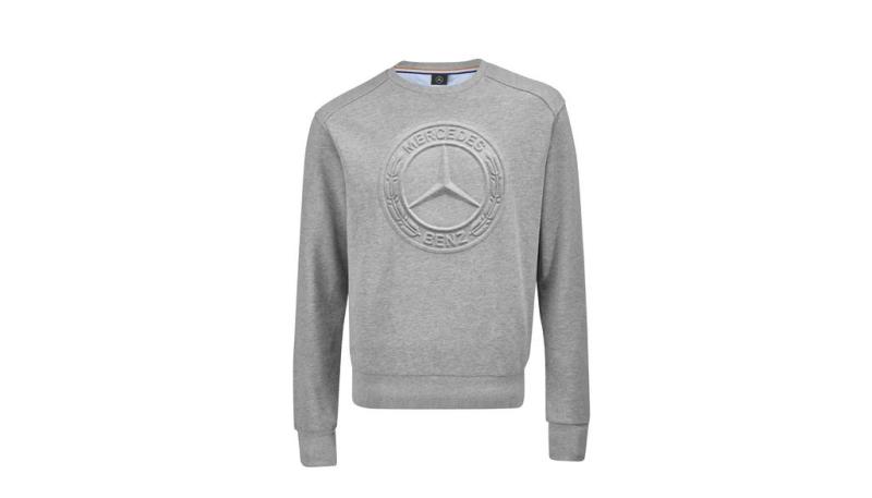 Vorderansicht eines grauen Modern Fit Sweatshirts mit geprägtem Mercedes-Stern in 3D-Optik, Rundhalsausschnitt und dezentem Design.