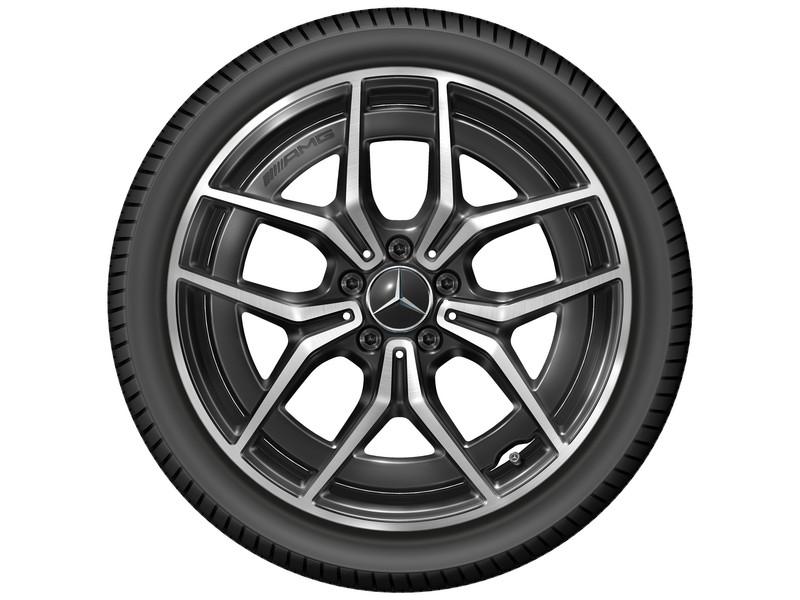 Schwarze Mercedes-Benz Leichtmetallfelge mit fünf Doppelspeichen und montiertem Reifen, frontale Ansicht.