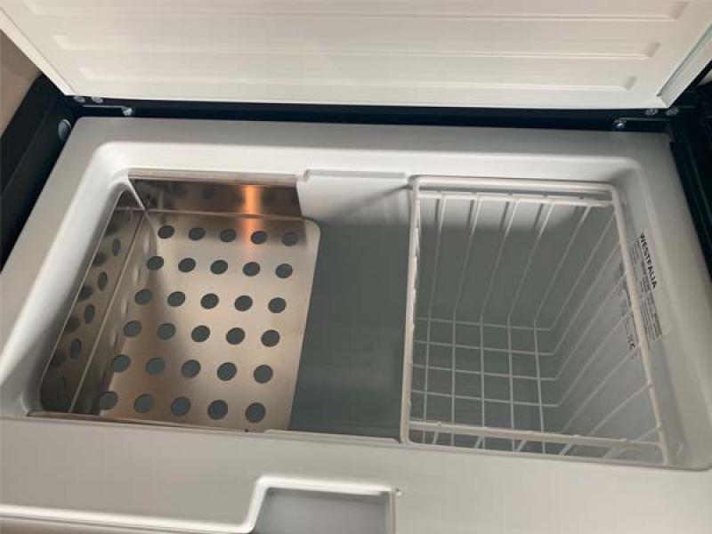 Mehr Ordnung im Camper: Edelstahl-Kühlschrankregal für Marco Polo