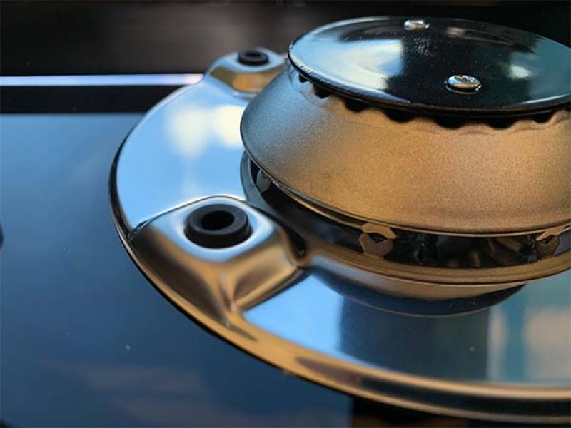 Gummi Haltestopfen sicher montiert auf dem Gaskochfeld des Mercedes-Benz Marco Polo Gummi Haltestopfen sicher montiert auf dem Gaskochfeld des Mercedes-Benz Marco Polo