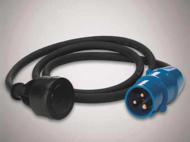 Westfalia Nugget Adapterleitung, 1,5 Meter lang, robustes HO7 RN-F Kabel mit CEE-Stecker und Schukokupplung, ideal für Camping und Outdoor-Stromversorgung.