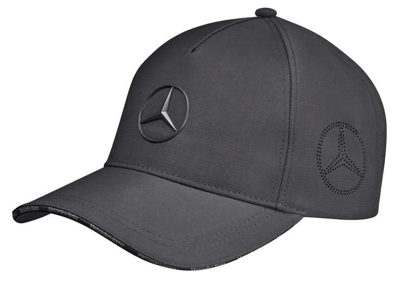 Anthrazitfarbene Mercedes-Benz Cap mit 3D-Mercedes-Stern-Logo auf der Vorderseite und seitlichem perforiertem Stern-Design, modernes und funktionales Design.
