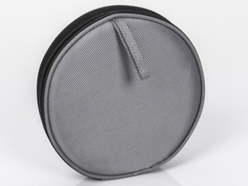 Praktischer Hundenapf mit 2 Silikonnäpfen: Perfekt für Futter und Wasser unterwegs. Leicht, stilvoll und platzsparend. Entdecken Sie die Qualität von neils-und-kraft.shop und bestellen Sie jetzt.