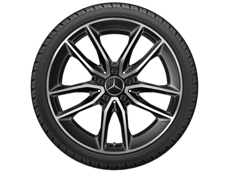 Original Mercedes-Benz AMG Leichtmetallrad in 19 Zoll mit sportlichem, glanzgedrehtem 5-Doppelspeichen-Design in Schwarz. Hochwertige Verarbeitung und exklusives Design für optimale Performance und eine dynamische Optik.