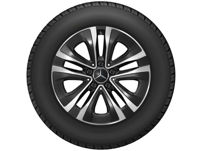 Original Mercedes-Benz Leichtmetallfelge in Schwarz glanzgedreht mit einem modernen, dynamischen Speichendesign und dem Mercedes-Benz Logo in der Mitte, montiert mit einem hochwertigen Reifen.