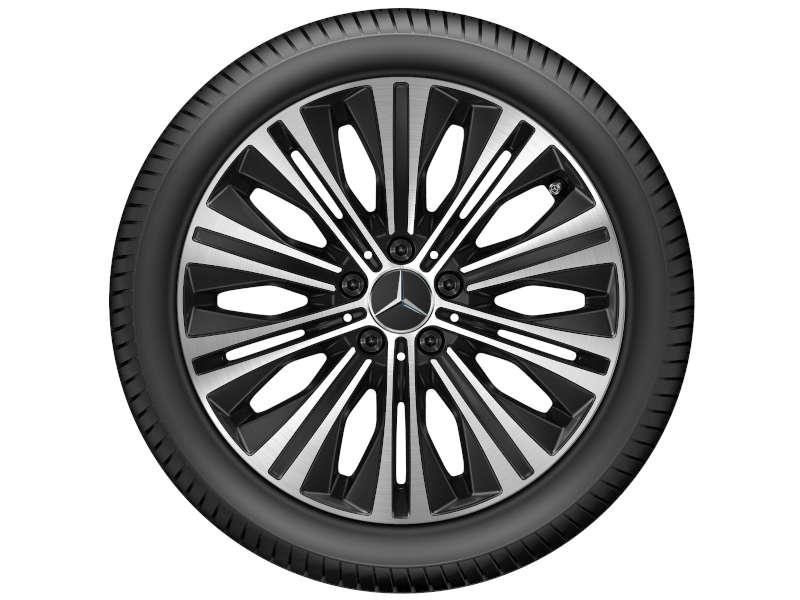 Komplett montiertes Original Mercedes-Benz Rad mit hochwertiger Leichtmetallfelge in Schwarz-Silber und passender Bereifung, optimiert für höchste Sicherheit und Fahrkomfort. Komplett montiertes Original Mercedes-Benz Rad mit hochwertiger Leichtmetallfelge in Schwarz-Silber und passender Bereifung, optimiert für höchste Sicherheit und Fahrkomfort.