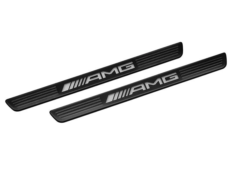 Passgenaues AMG Wechselcover für LED-Einstiegsleiste