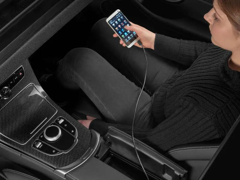 Mikro-USB Kabel für Audio- und Videosteuerung im Auto