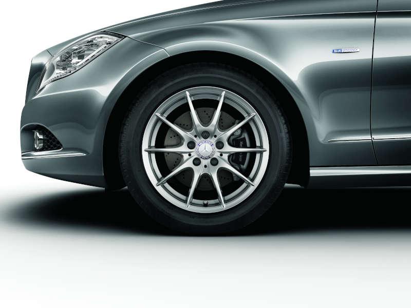 10 Speichen Felge 17 Zoll CLS Baureihen C218 / X218  montiert