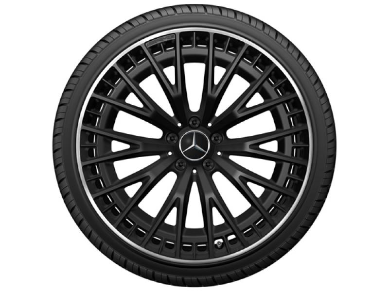 AMG Vielspeichen-Rad EQE 21 Zoll in schwarz matt mit glanzgedrehtem Felgenhorn.