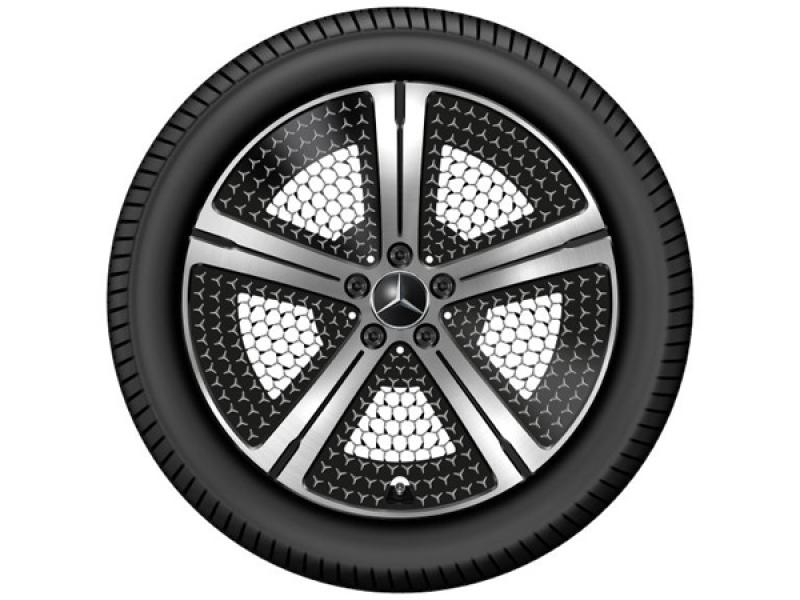 Hochwertige Original Mercedes-Benz 5-Speichen-Felge EQS Aero in 20 Zoll, glanzgedreht, in elegantem Schwarz, passend für Vorder- und Hinterachse, fotografiert in Nahaufnahme mit sichtbarer Lackoberfläche und präziser Verarbeitung.