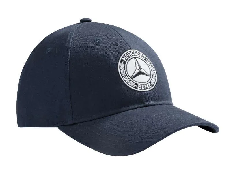 Navyfarbene Cap aus 100 % Baumwoll-Twill mit gesticktem Classic-Logo auf der Vorderseite, geschwungener Schirm und elegantes Design.