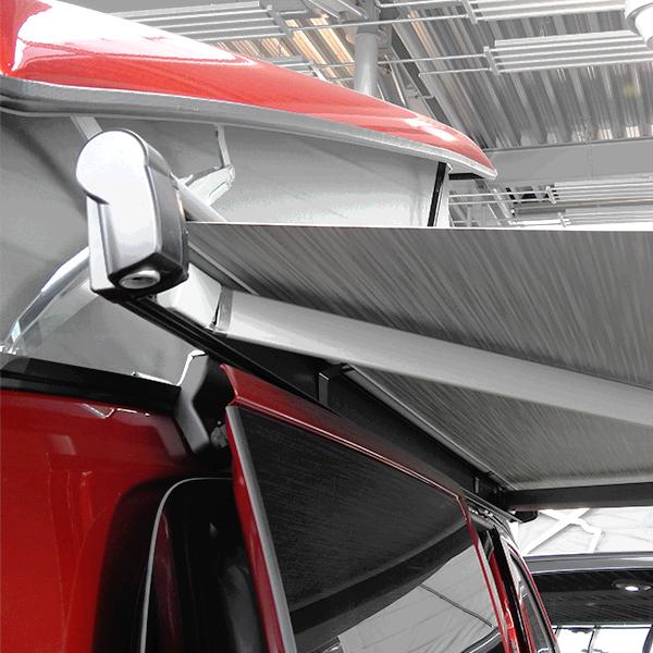 Detailaufnahme der patentierten Tuchrollenunterstützung und der stabilen Stützfüße der Gelenkarmmarkise 2,60m.