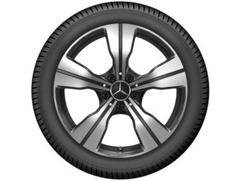 5-Speichen-Rad Schwarz Glanzgedreht 245/45 R18 100V XL Goodyear UltraGrip 8 Performance MO