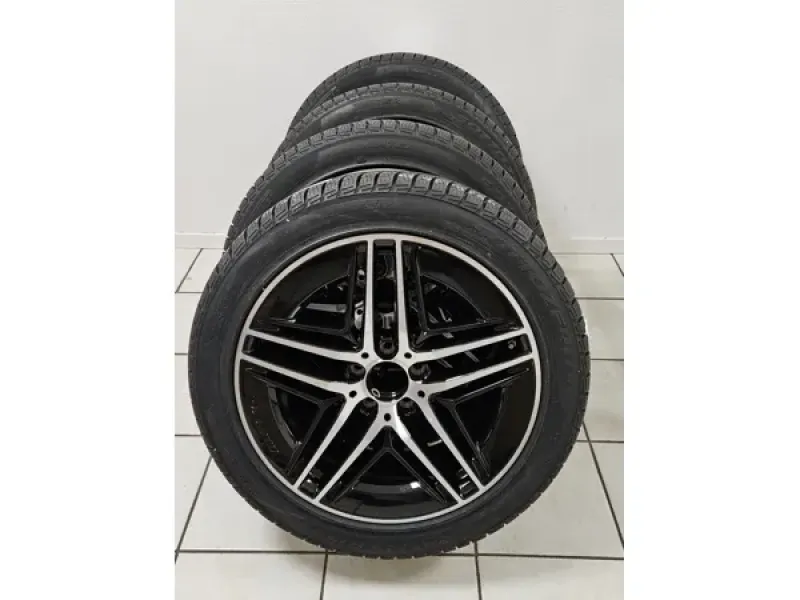 Mercedes AMG Winterräder 8Jx19 ET52 Silber/Schwarz mit RDK