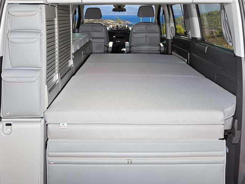 Ein hochwertiges Faltbett von BRANDRUP iXTEND, perfekt angepasst für den Mercedes-Benz Viano Marco Polo (2007 – 2013).